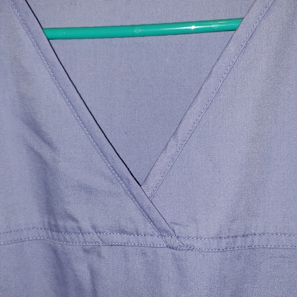 Scrub top - Picture 3 of 4